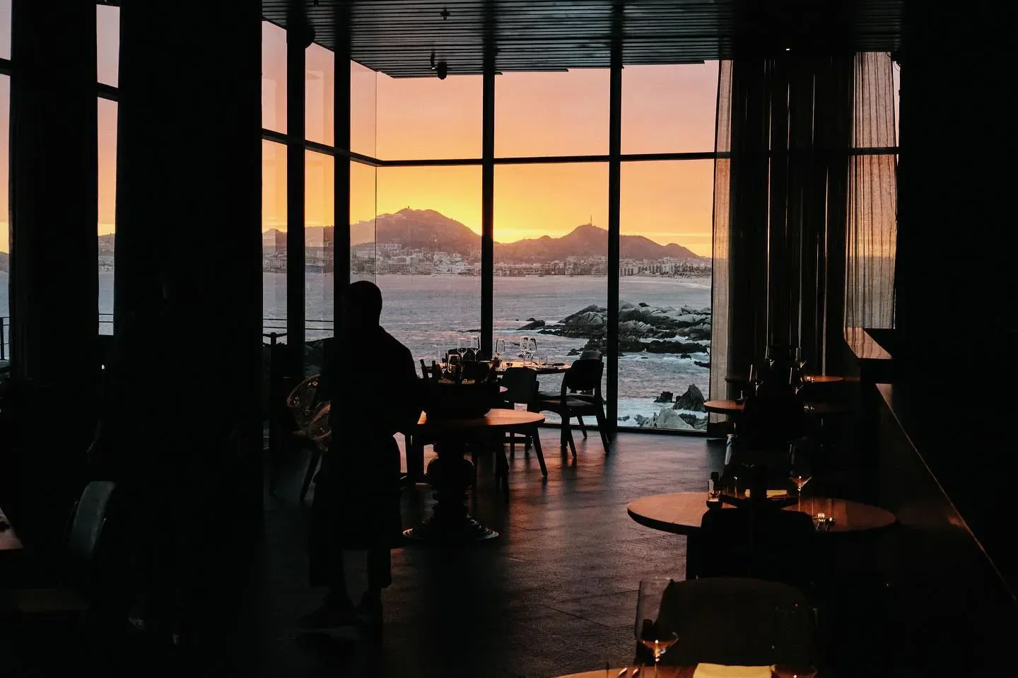 Sunset view from Manta restaurant in Los Cabos, overlooking the ocean and mountains