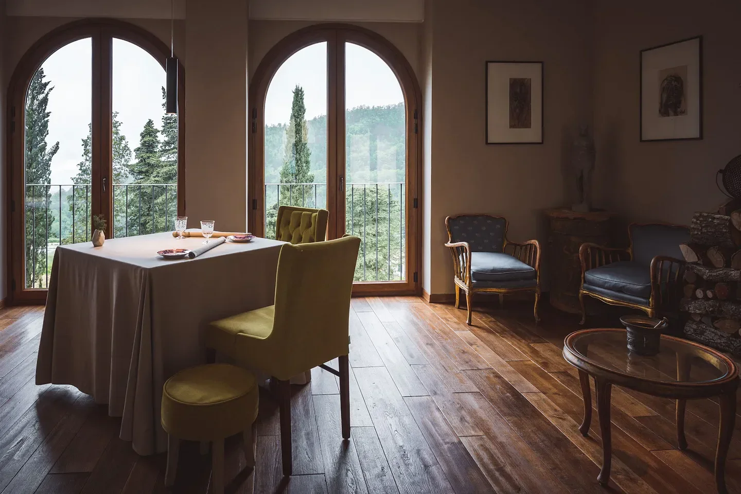 Dining room at Mater restaurant in Tuscany with views of the Italian countryside