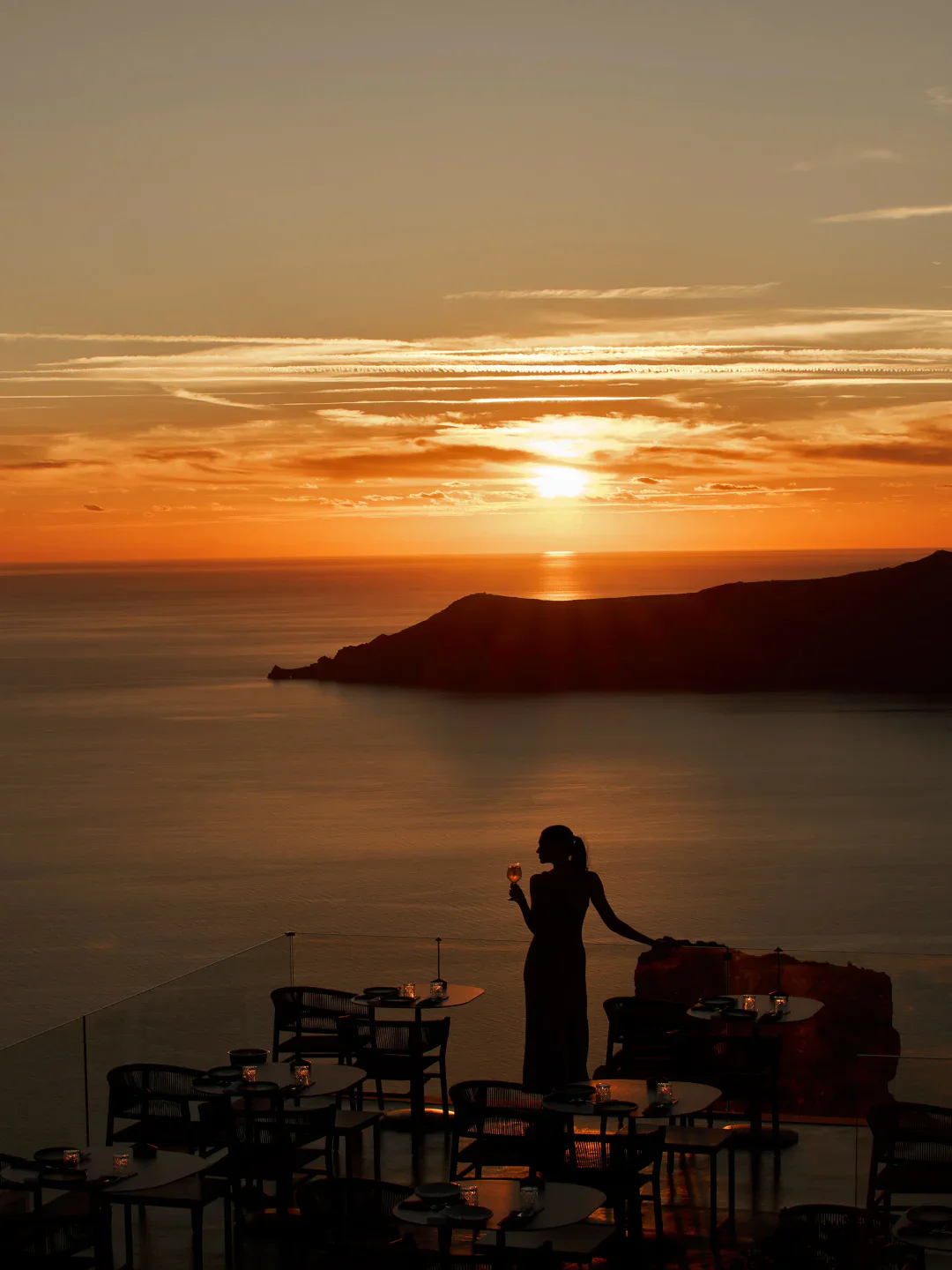 The TOP 10 Bar Restaurants in Santorini