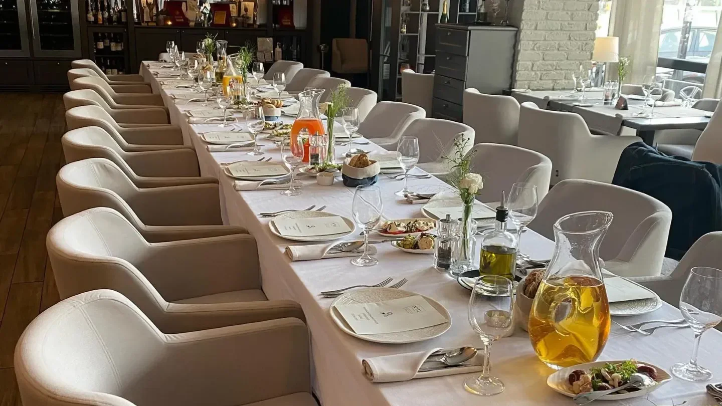 Elegant dining at N31 restaurant in Warsaw, featuring a long table setting.