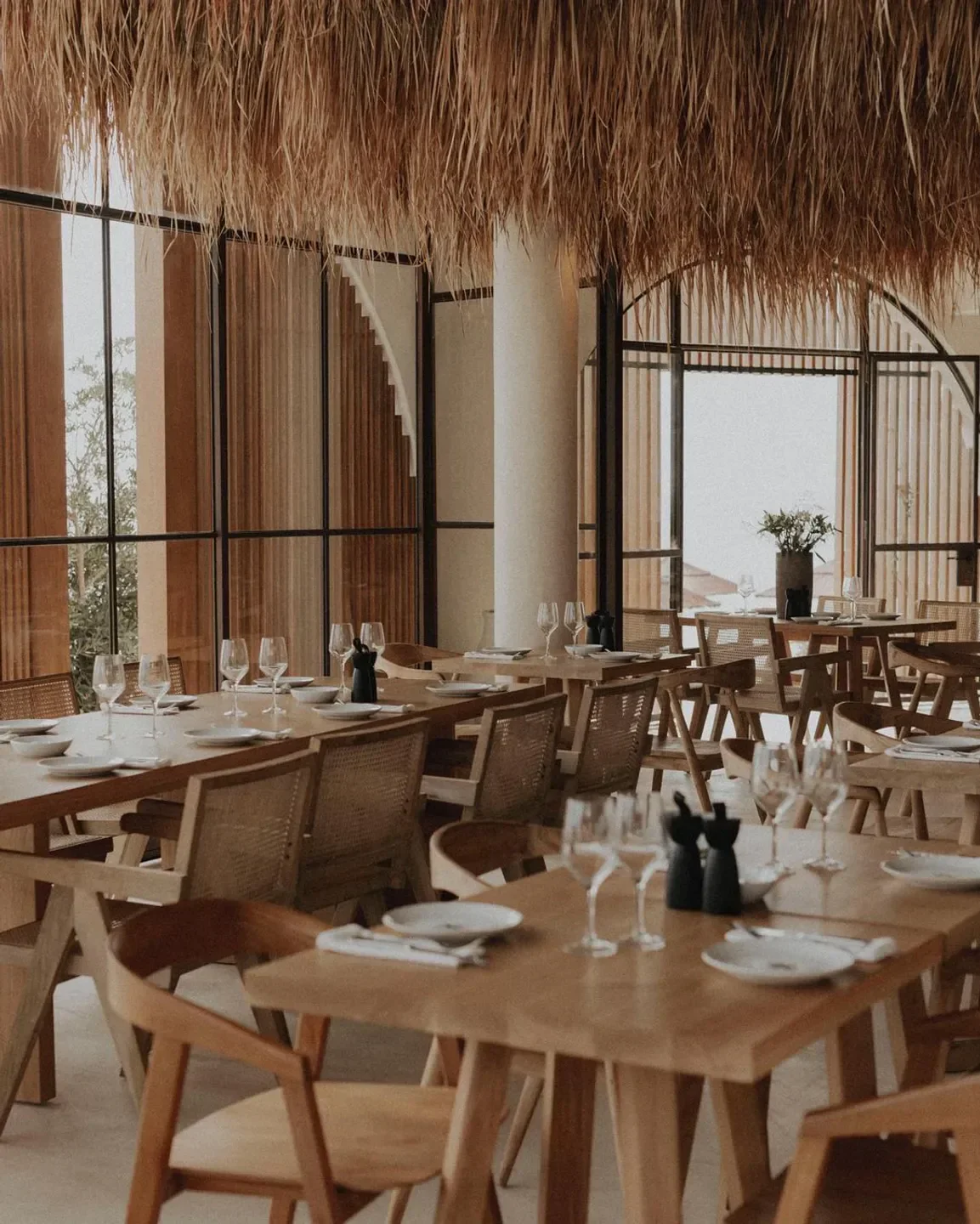 Elegant dining area at Nido Estepona restaurant in Marbella with stylish decor and ambiance.