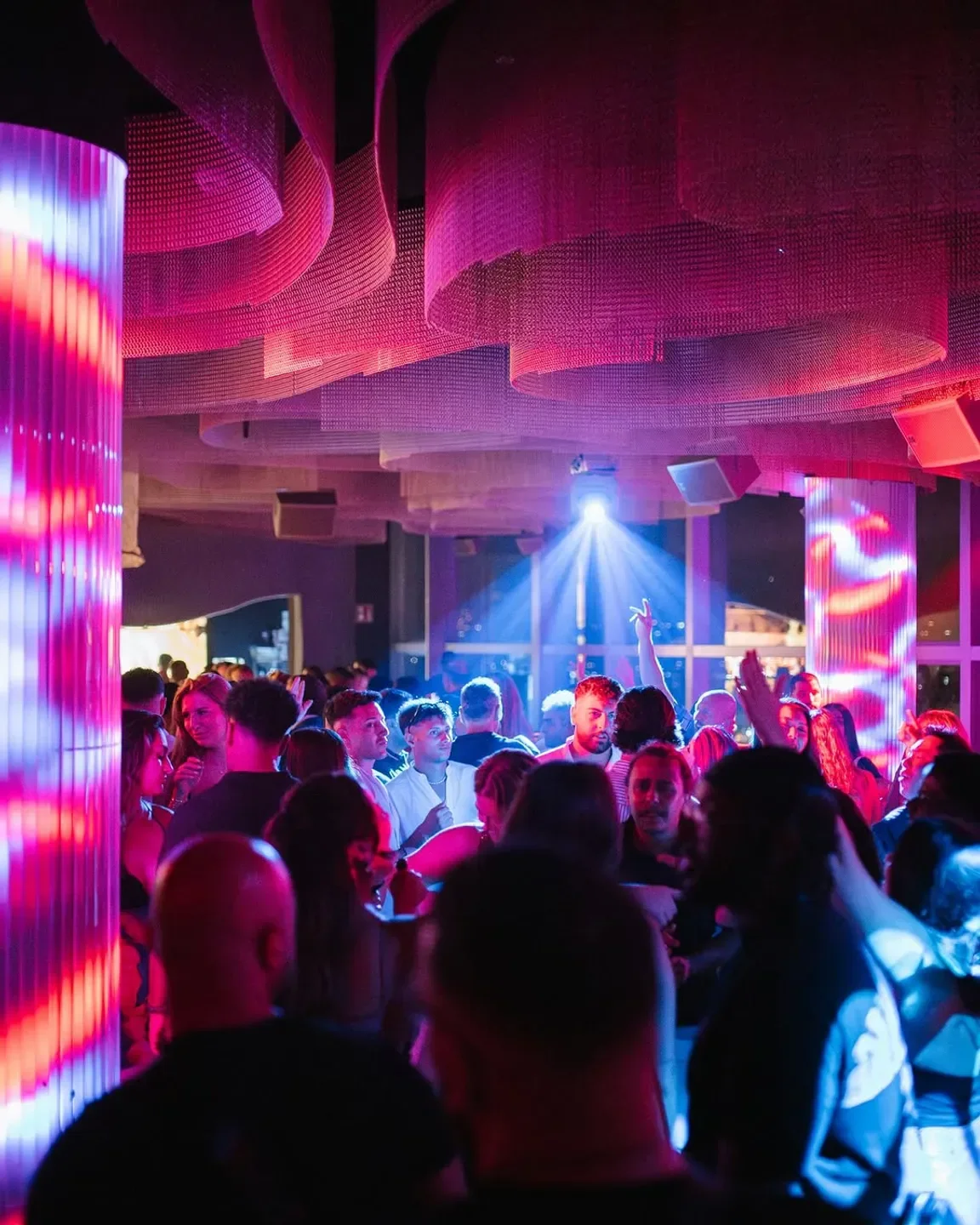 Energetic night at Noxe nightclub in Barcelona, featuring a crowd and stylish decor.