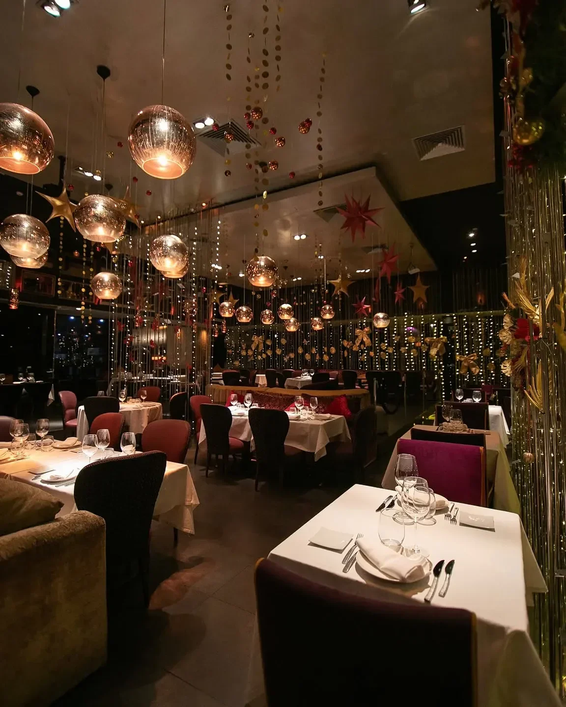 Elegant interior of Nubar restaurant in Barcelona, featuring decorative lighting and dining tables.