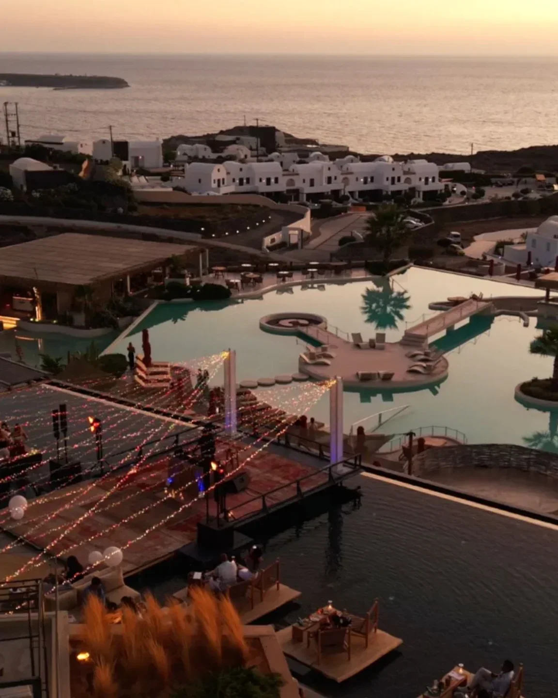 Restaurant Pacman in Santorini with pool and sea view at sunset.