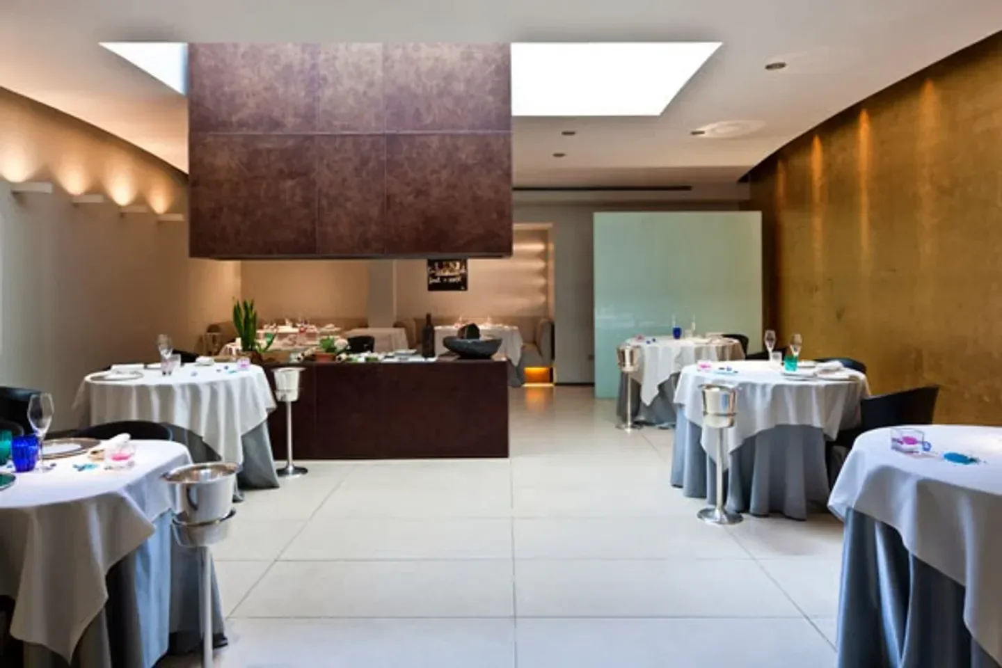 Elegant dining room interior at Parizzi restaurant in Parma, Italy with tables set.
