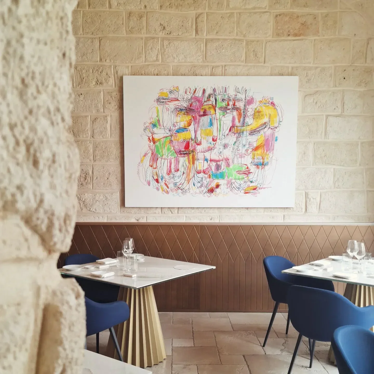Quintessenza in Puglia: modern restaurant interior with art and stylish dining tables
