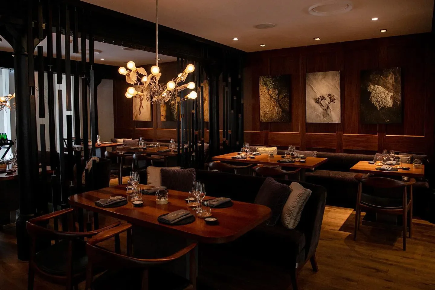 Restaurant Ö in Tallinn: Elegant interior with stylish decor and warm lighting