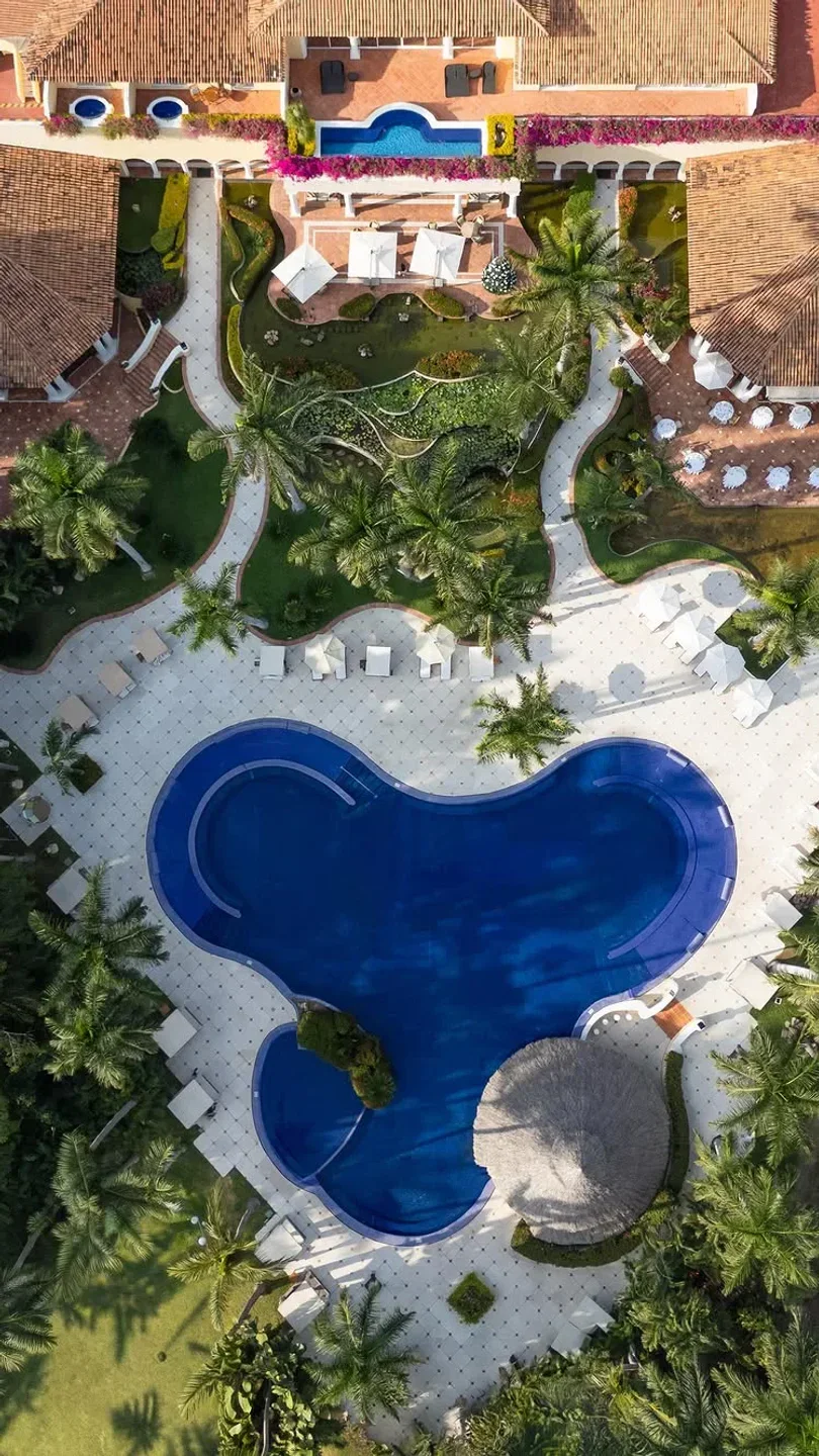 Aerial view of Restaurante Emiliano in Puerto Vallarta with pool and tropical surroundings.