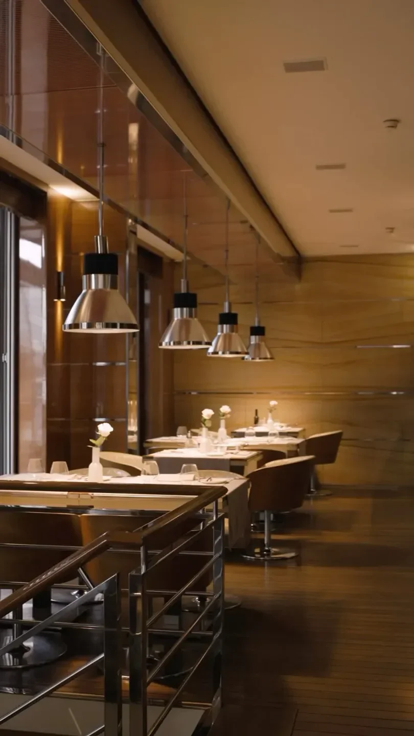 Elegant dining area at Restoran Magellan in Belgrade, showcasing modern design and lighting.