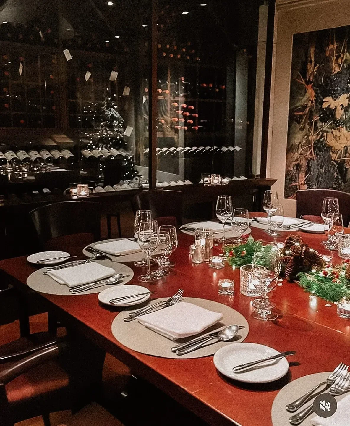 Cozy dining setting at Ristorante Michelangelo in Quebec City, ready for a special occasion.