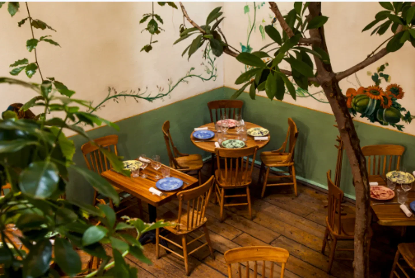 Cozy dining area at Rosetta restaurant in Mexico City with artistic decor.