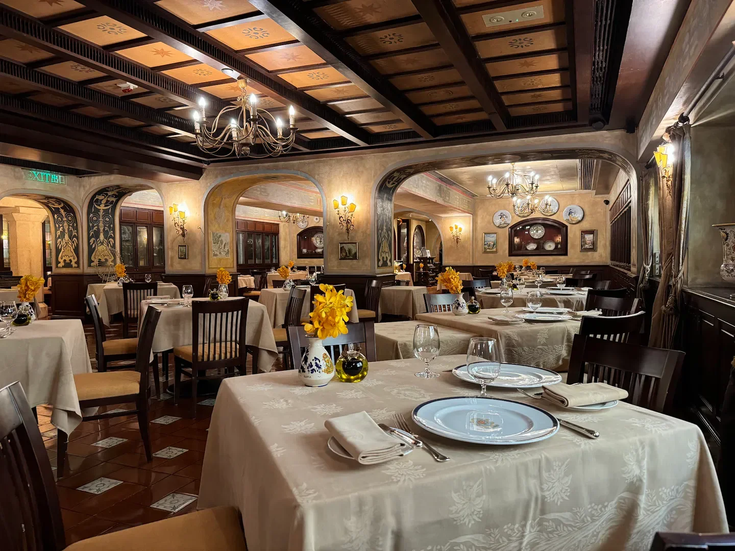 Elegant dining room at Sabatini Ristorante Italiano in Hong Kong, with tables set for dinner.