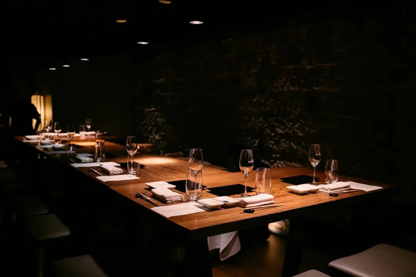 Saké Restaurant & Bar - Sydney: Elegant dining table setting in Sydney restaurant.