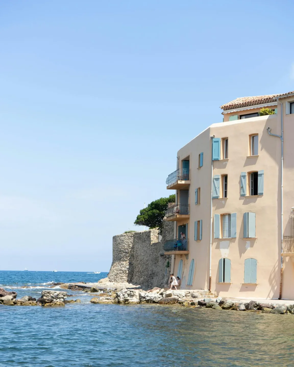 Salto restaurant exterior with sea views and charming coastal architecture in the city.
