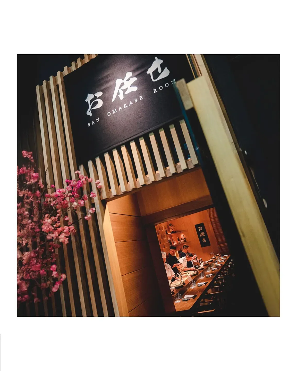 Entrance to San Omakase in Rio de Janeiro, showcasing a modern restaurant interior.