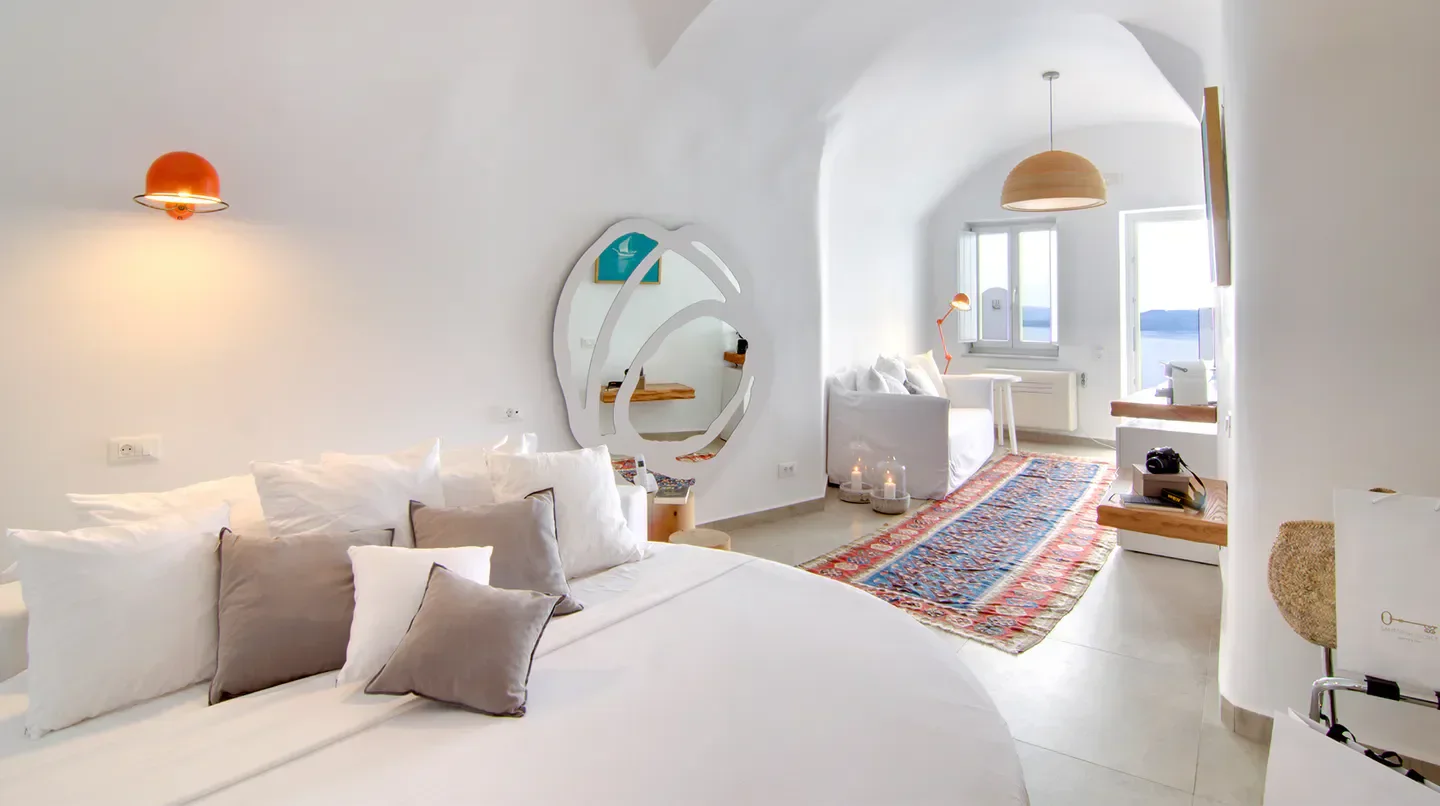 The TOP 10 Beautiful Hotels in Santorini