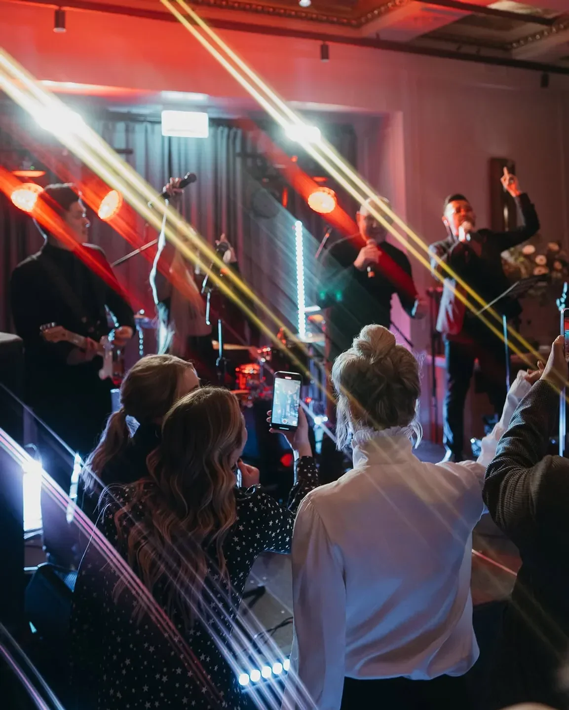 Live music performance at Savva Restaurant in Moscow with audience enjoying the show.