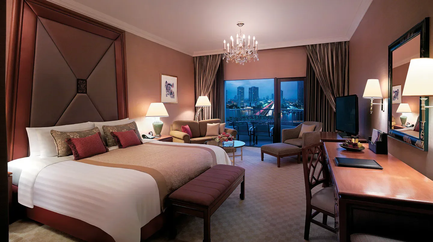 Elegant hotel room at Shangri-La Hotel, Bangkok, featuring city views of Bangkok.