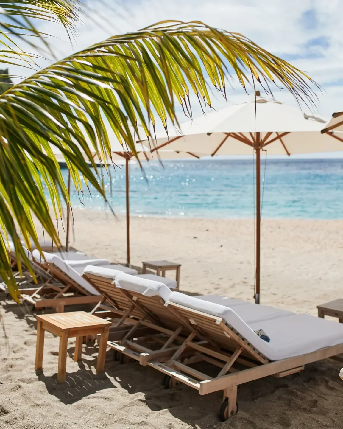 Shellona Beach in St. Barts: beach lounge chairs and umbrellas overlooking the ocean.