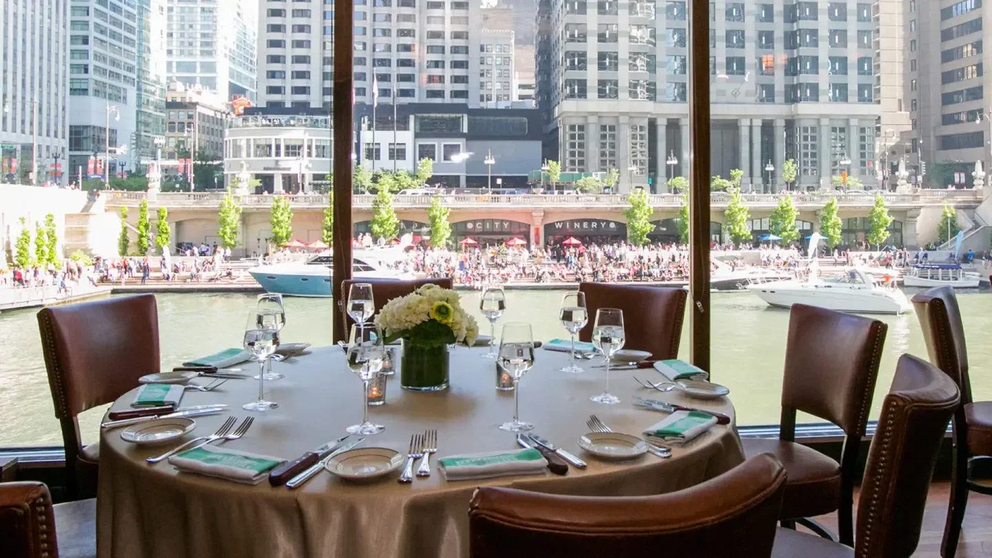 Smith & Wollensky - Chicago dining with river views in downtown Chicago.
