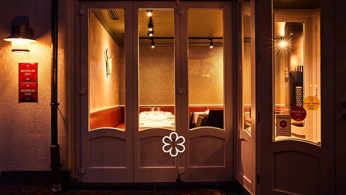 Entrance to Sparkling Bistro in Munich with Michelin awards and inviting interior