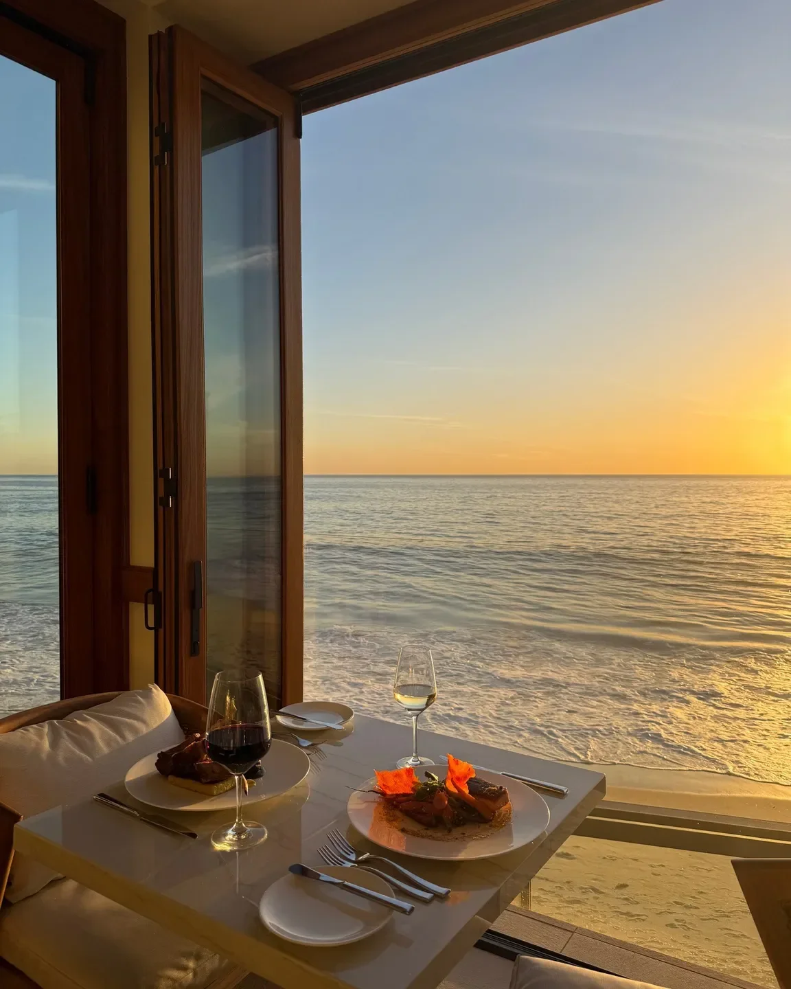 https://media.alotea.com/splashes-restaurant-orange-county-cover.webp