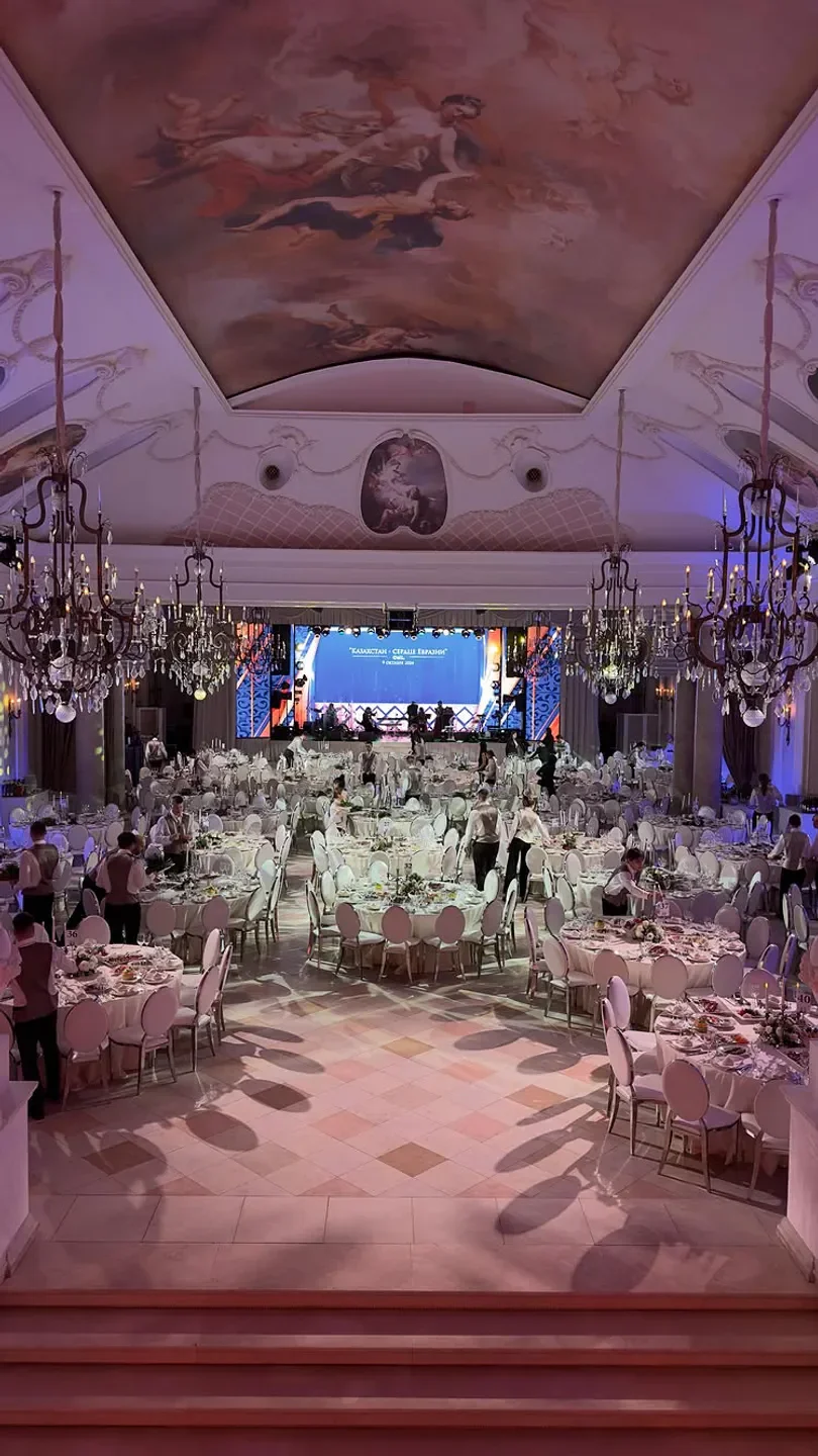 Elegant dining hall at Summer Palace - Letniy Dvorets in St Petersburg with chandeliers.