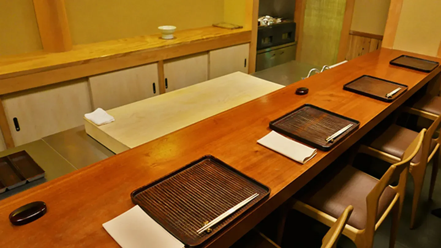 Interior of Takeyamachi Mita restaurant in Kyoto, featuring sushi counter and seating.