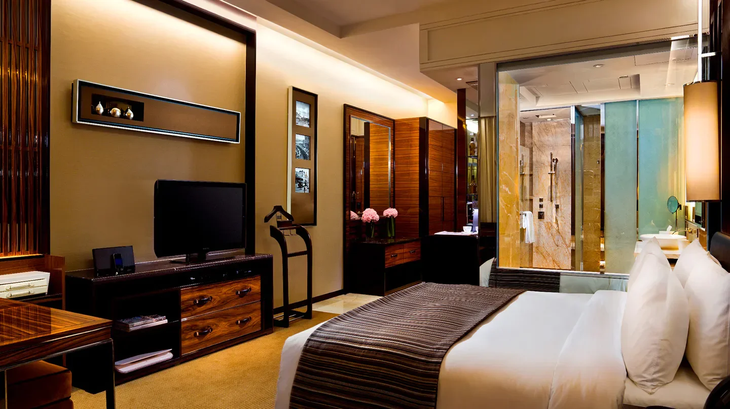 Luxury bedroom at The Fullerton Bay Hotel Singapore, featuring elegant design in Singapore