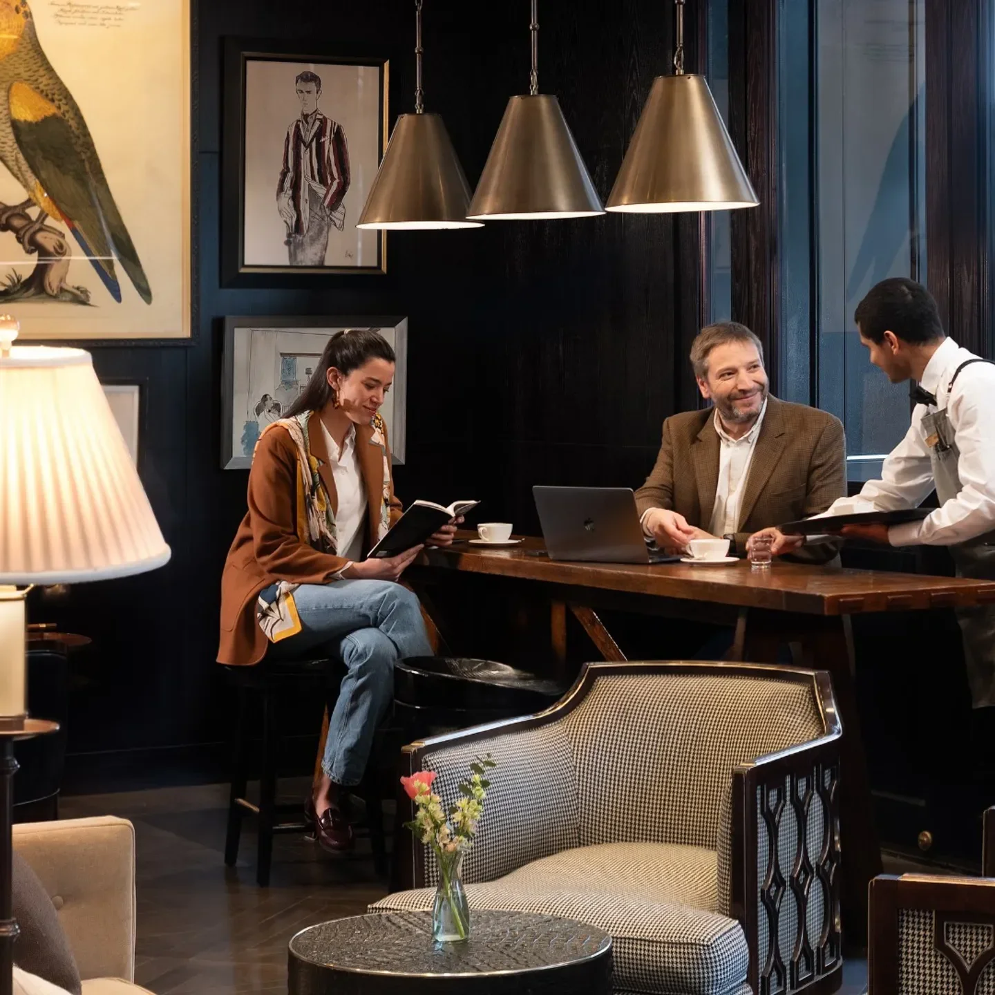 Cozy scene at The Singular Restaurant in Santiago, with guests and a waiter.