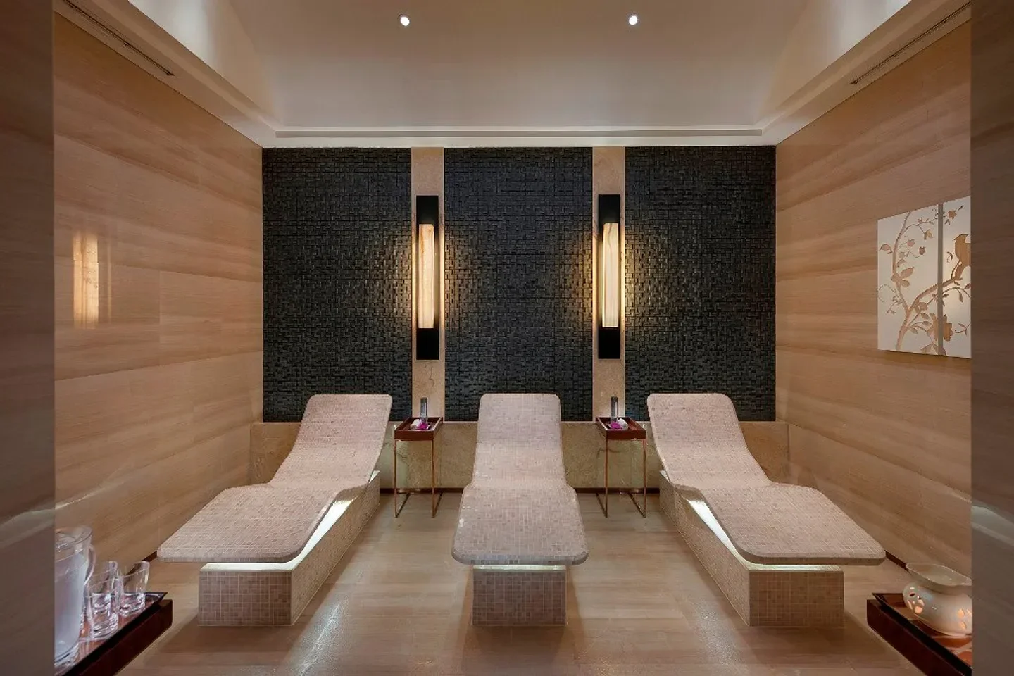 Relaxation lounge at The Spa at Mandarin Oriental Pudong, Shanghai, featuring chaise lounges.