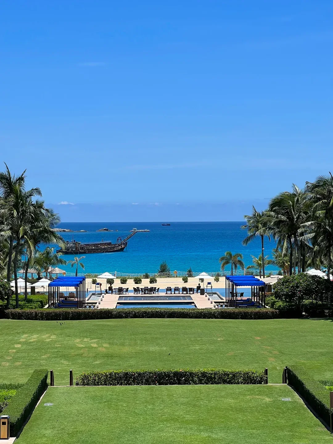 Lush lawn with ocean view at The Spa at The Ritz-Carlton Sanya, Yalong Bay, Sanya.