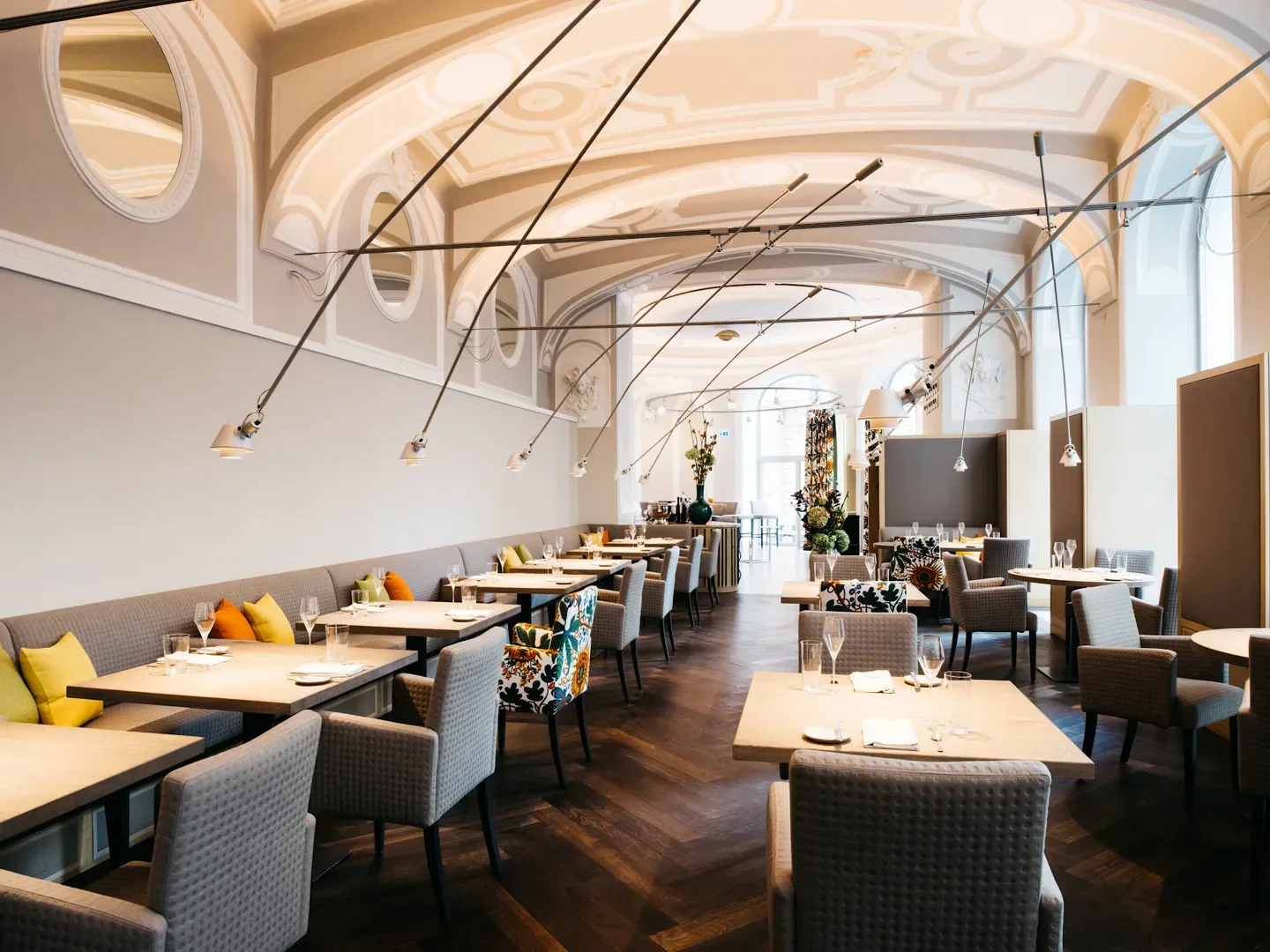 Elegant dining room interior at Tian restaurant in Vienna, featuring stylish decor and lighting.