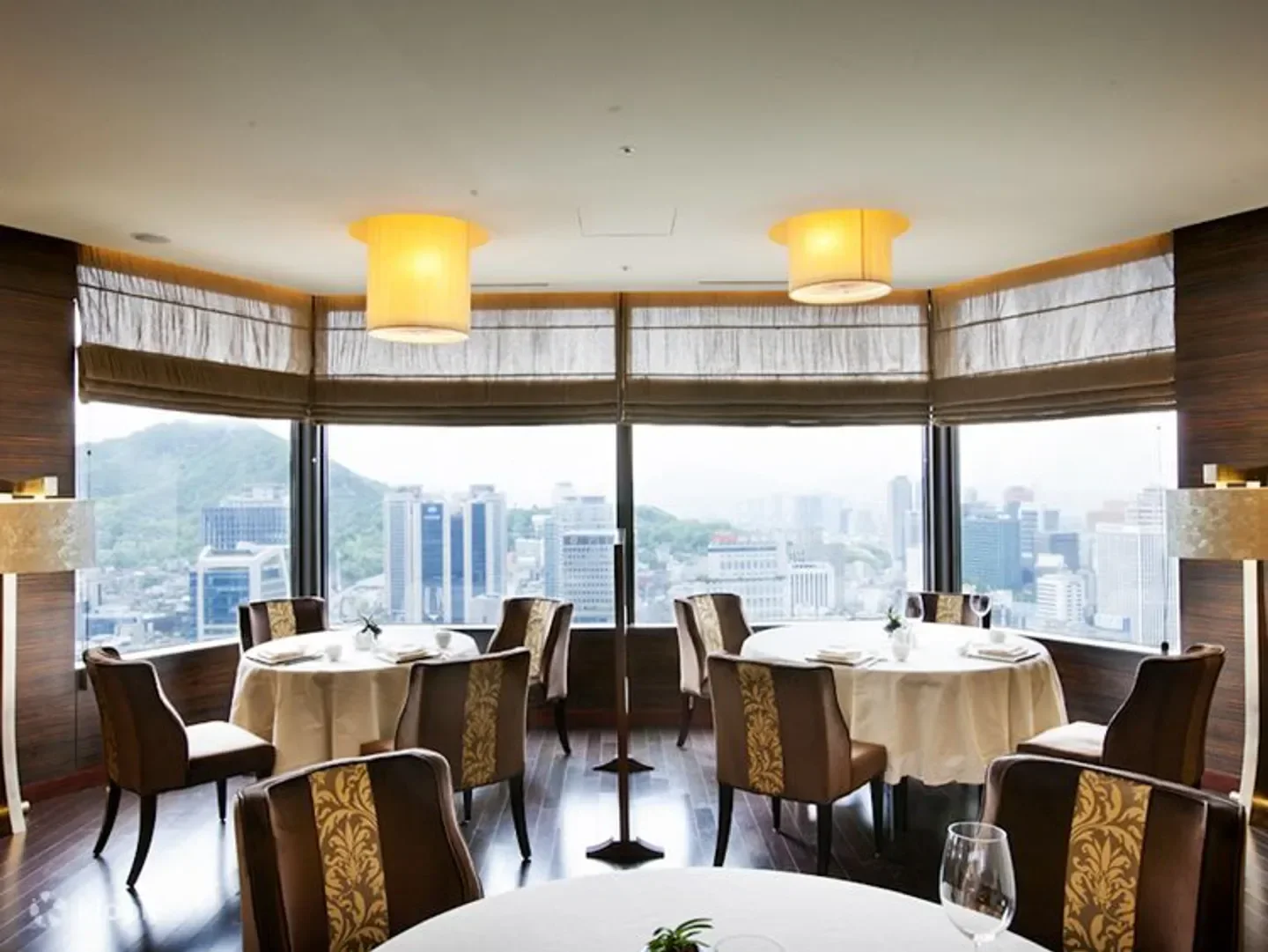 Elegant dining room at Toh Lim restaurant in Seoul, with city skyline views.