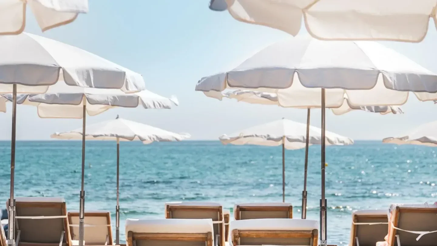 The TOP 10 Beach Clubs Open on Monday in Saint-Tropez