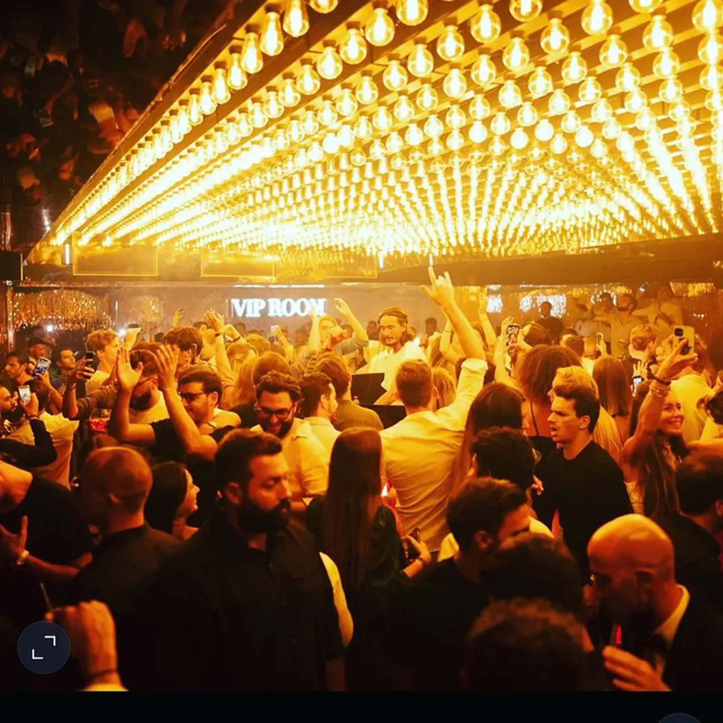 The TOP 10 Nightclubs Open on Thursday in Saint-Tropez