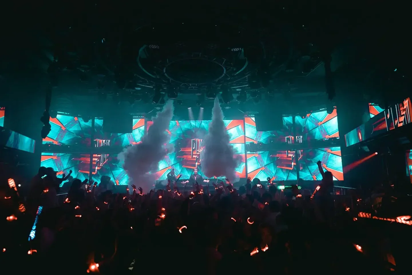 Energetic crowd at WARP nightclub in Tokyo, enjoying a vibrant party atmosphere.