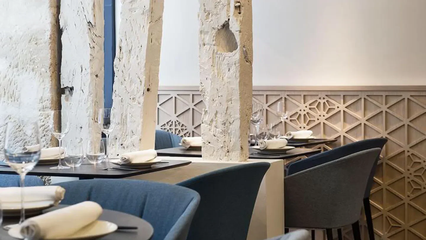 Interior of Yoshinori restaurant in Paris, featuring stylish seating and unique architectural details.