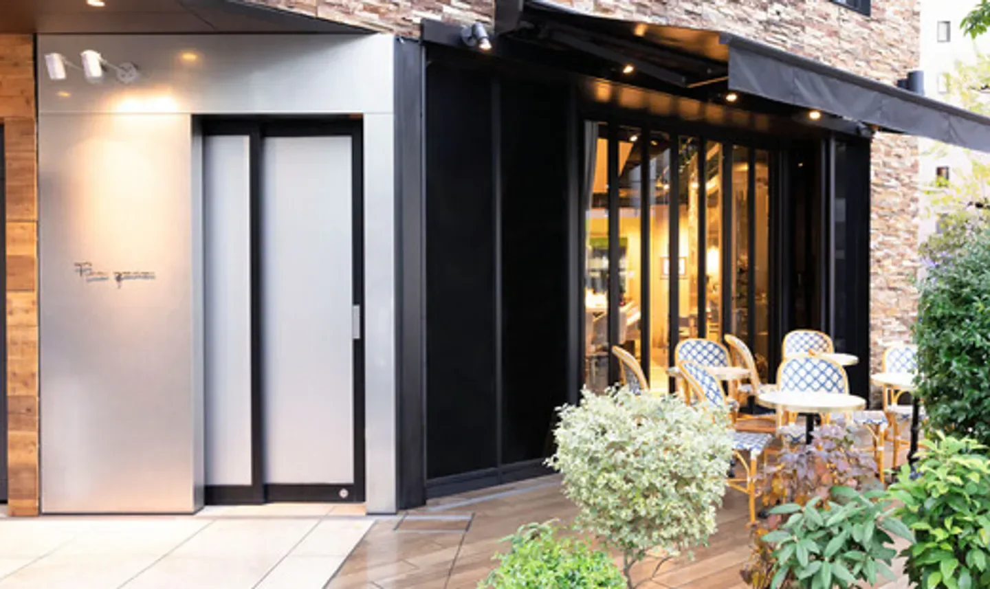 Exterior of ZURRIOLA restaurant in Tokyo, featuring outdoor seating and stylish entrance.
