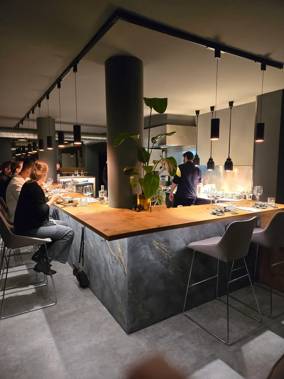 Dining experience at Zwanzig23 by Lukas Jakobi in Düsseldorf. Featuring an open kitchen and bar seating.